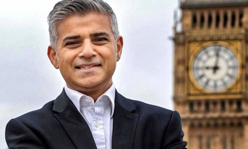 Λονδίνο: Ο Σαντίκ Καν επανεκλέχθηκε δήμαρχος στις τοπικές εκλογές